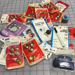 67) Vintage sewing notions